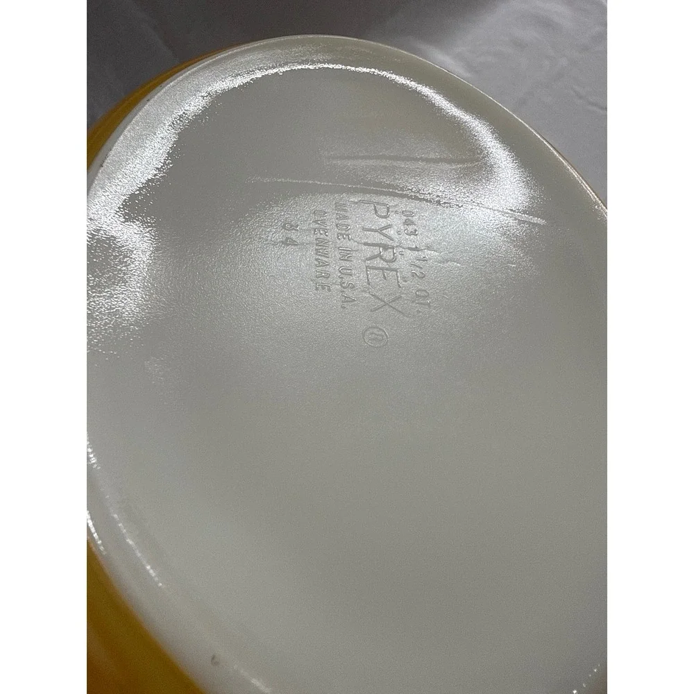 Pyrex Butterfly Gold 043 Oval Casserole Dish with Lid 1.5 QT Yellow Vintage MCM